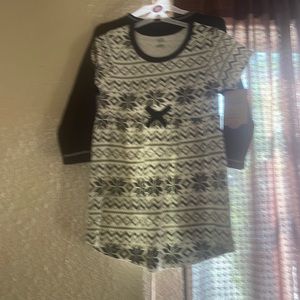 It’s a brand new dress sizes 3T 2 piece set dress  carding set